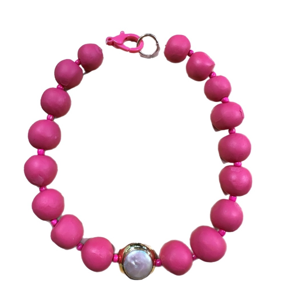 BRAND NEW ✨ Single color hand-rolled chunky beaded necklace with faux pearl.